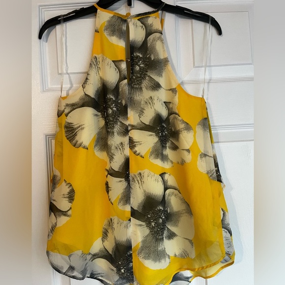 BCX Sleeveless flowy tank lovely detail - Picture 3 of 3